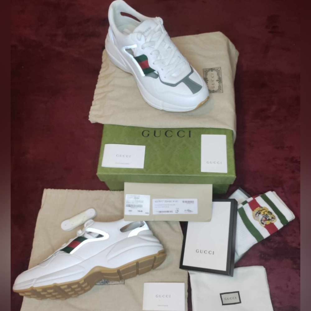 (New) Men's Gucci sneakers.. (white/red/green) size 10/ Euro size 43